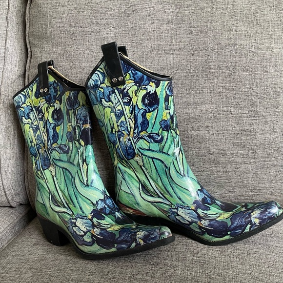 Nomad Shoes - Nomad Green Floral Rubber western style pull on Rain boots w block heels sz 9